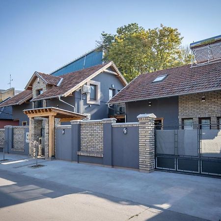 Gray Brick Apartment Subotica Exterior foto