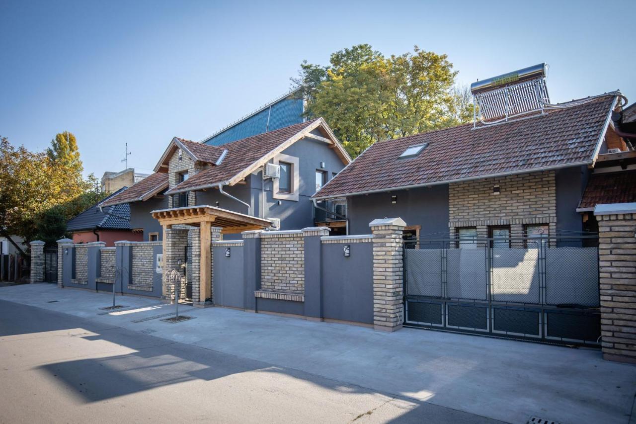 Gray Brick Apartment Subotica Exterior foto