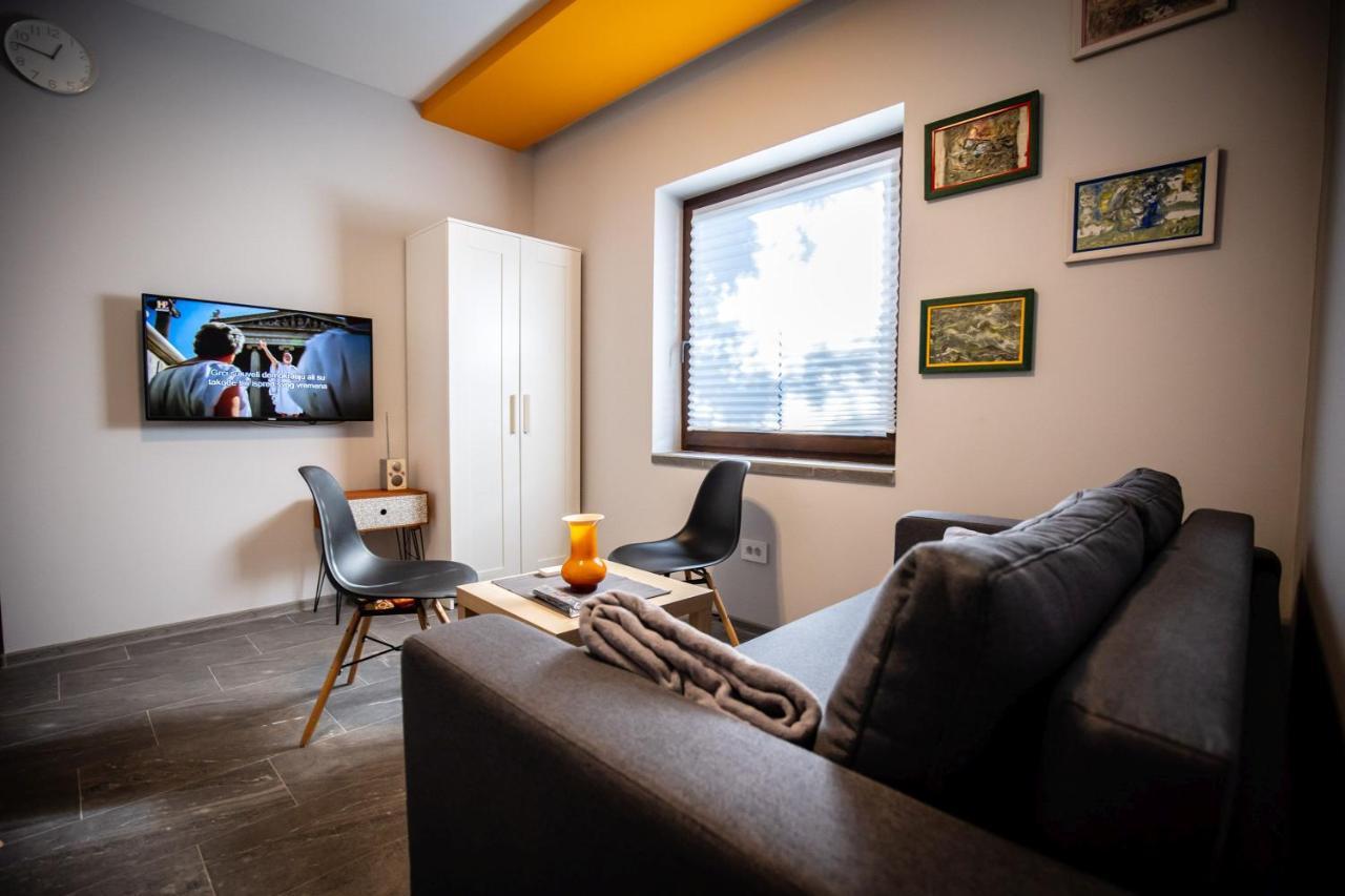 Gray Brick Apartment Subotica Exterior foto
