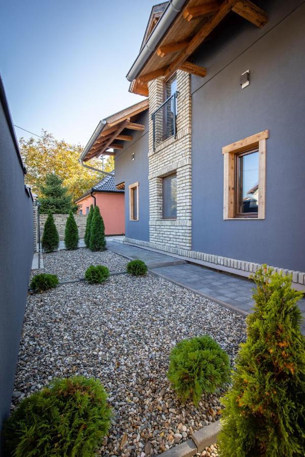 Gray Brick Apartment Subotica Exterior foto
